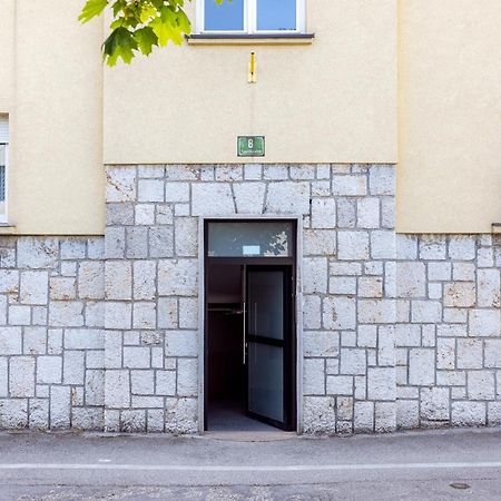 Large Two Bedroom Family App - Free Parking Lubiana Esterno foto
