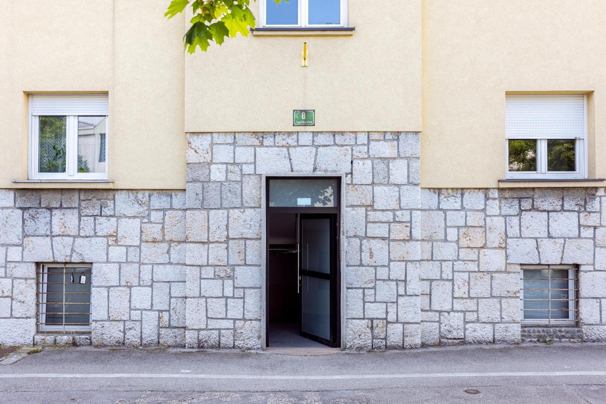 Large Two Bedroom Family App - Free Parking Lubiana Esterno foto