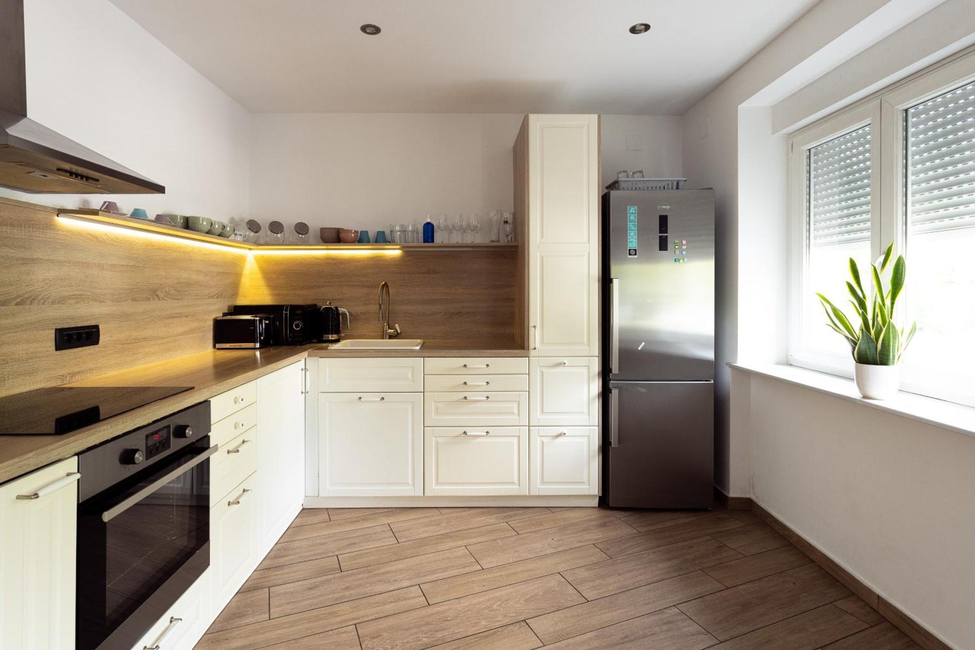 Large Two Bedroom Family App - Free Parking Lubiana Esterno foto