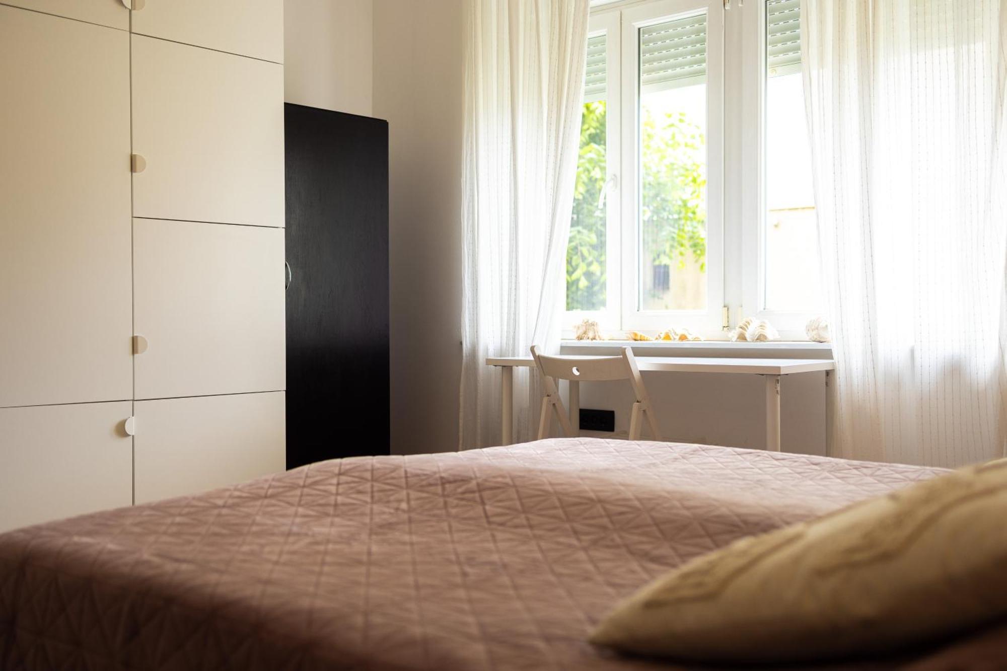 Large Two Bedroom Family App - Free Parking Lubiana Esterno foto