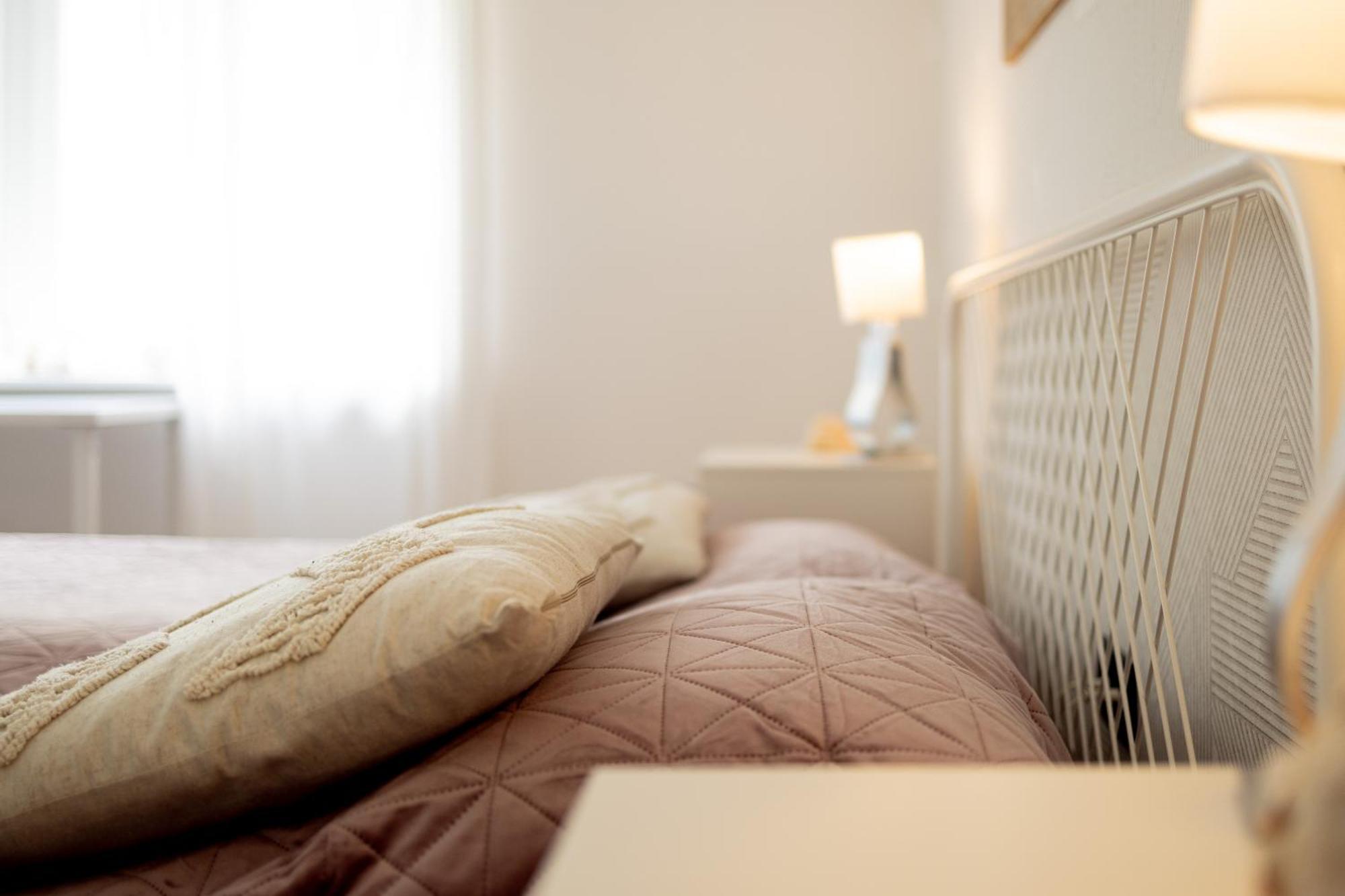 Large Two Bedroom Family App - Free Parking Lubiana Esterno foto