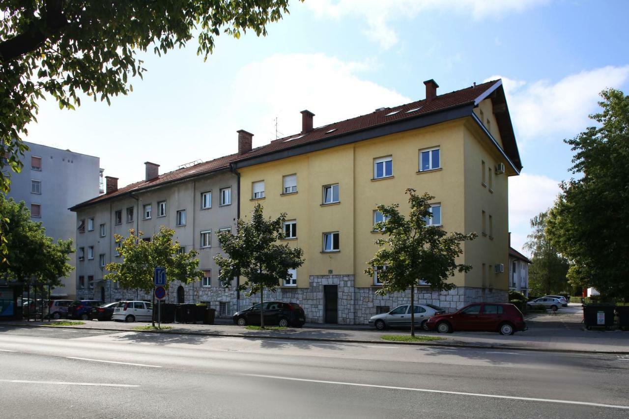 Large Two Bedroom Family App - Free Parking Lubiana Esterno foto